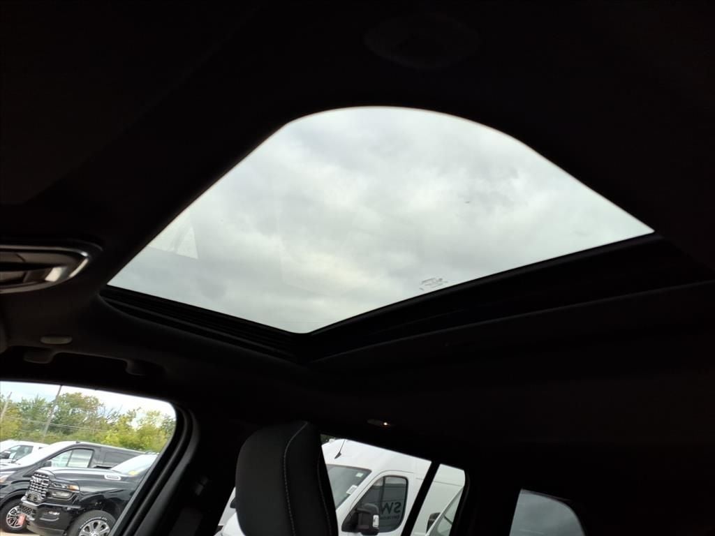 2025 Jeep Grand Cherokee GRAND CHEROKEE LAREDO X 4X4