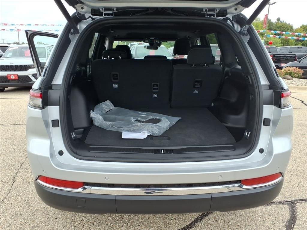 2025 Jeep Grand Cherokee GRAND CHEROKEE LAREDO X 4X4