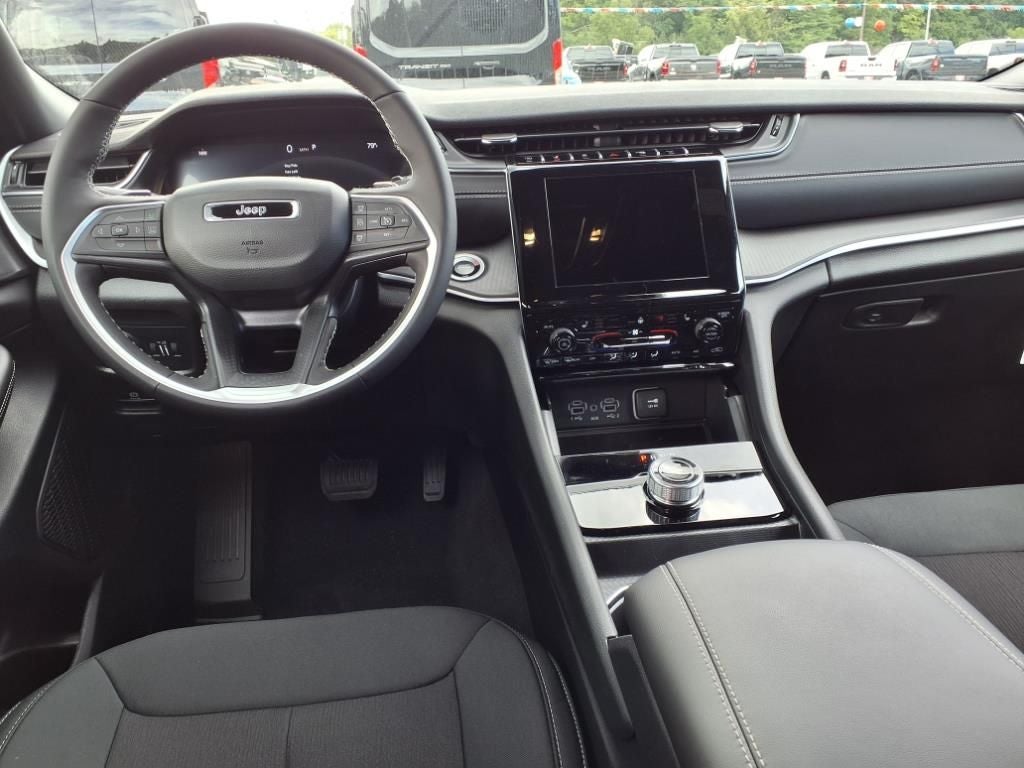 2025 Jeep Grand Cherokee GRAND CHEROKEE L LAREDO 4X4