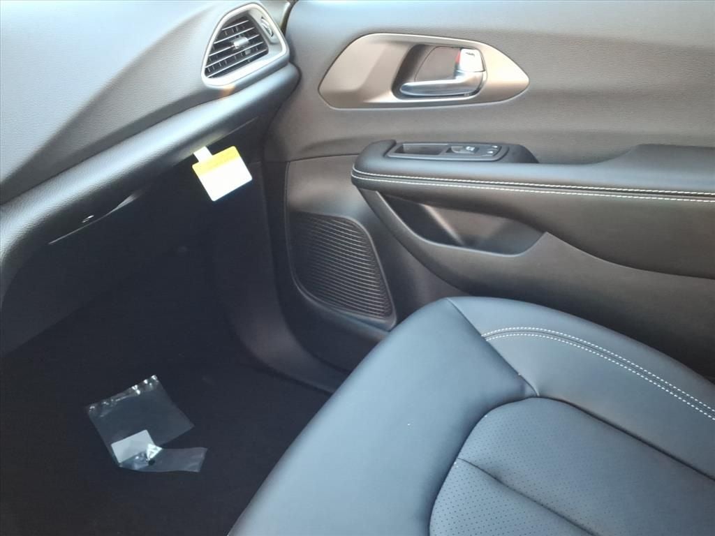 2026 Chrysler Voyager VOYAGER LX