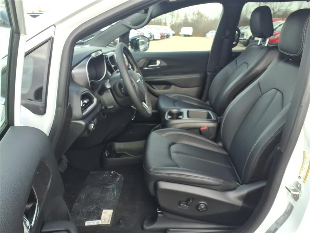 2026 Chrysler Voyager VOYAGER LX