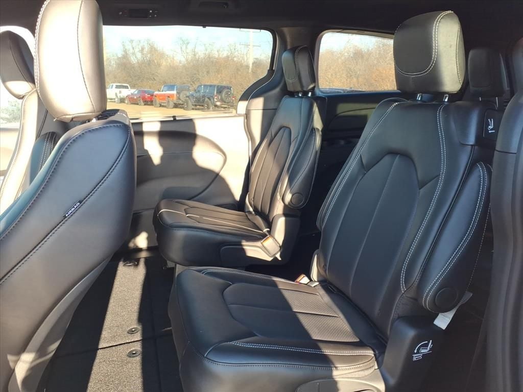 2026 Chrysler Voyager VOYAGER LX