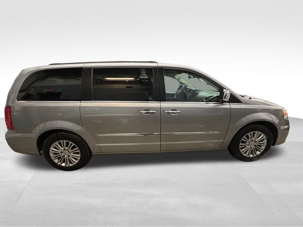 2016 Chrysler Town & Country Touring-L Anniversary Edition