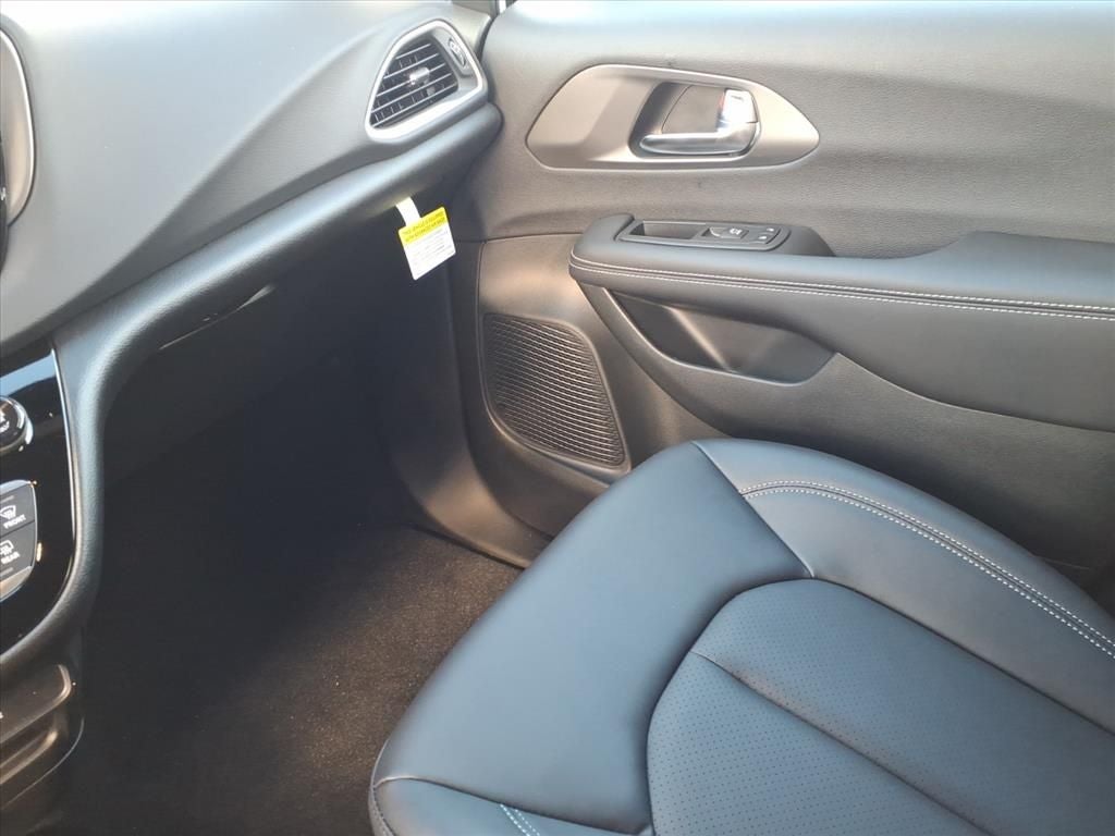 2026 Chrysler Voyager VOYAGER LX