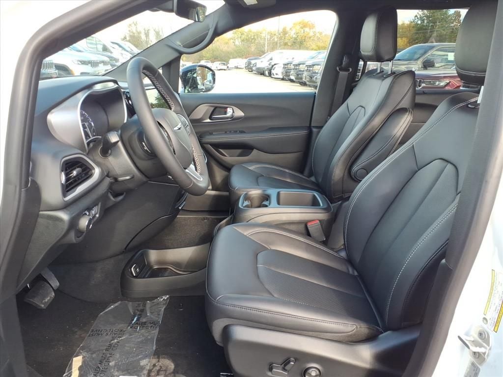 2026 Chrysler Voyager VOYAGER LX