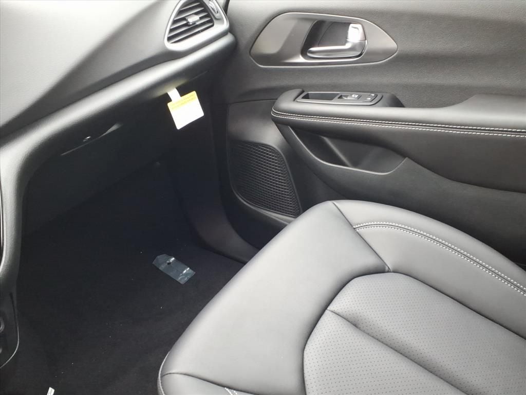 2026 Chrysler Voyager VOYAGER LX