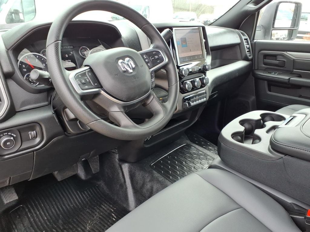 2026 RAM Ram 5500 Chassis Cab RAM 5500 TRADESMAN CHASSIS REGULAR CAB 4X4 84' CA