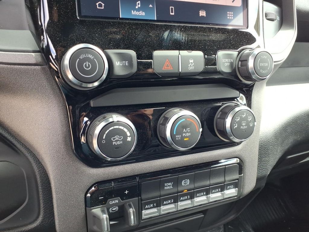 2026 RAM Ram 5500 Chassis Cab RAM 5500 TRADESMAN CHASSIS REGULAR CAB 4X4 84' CA