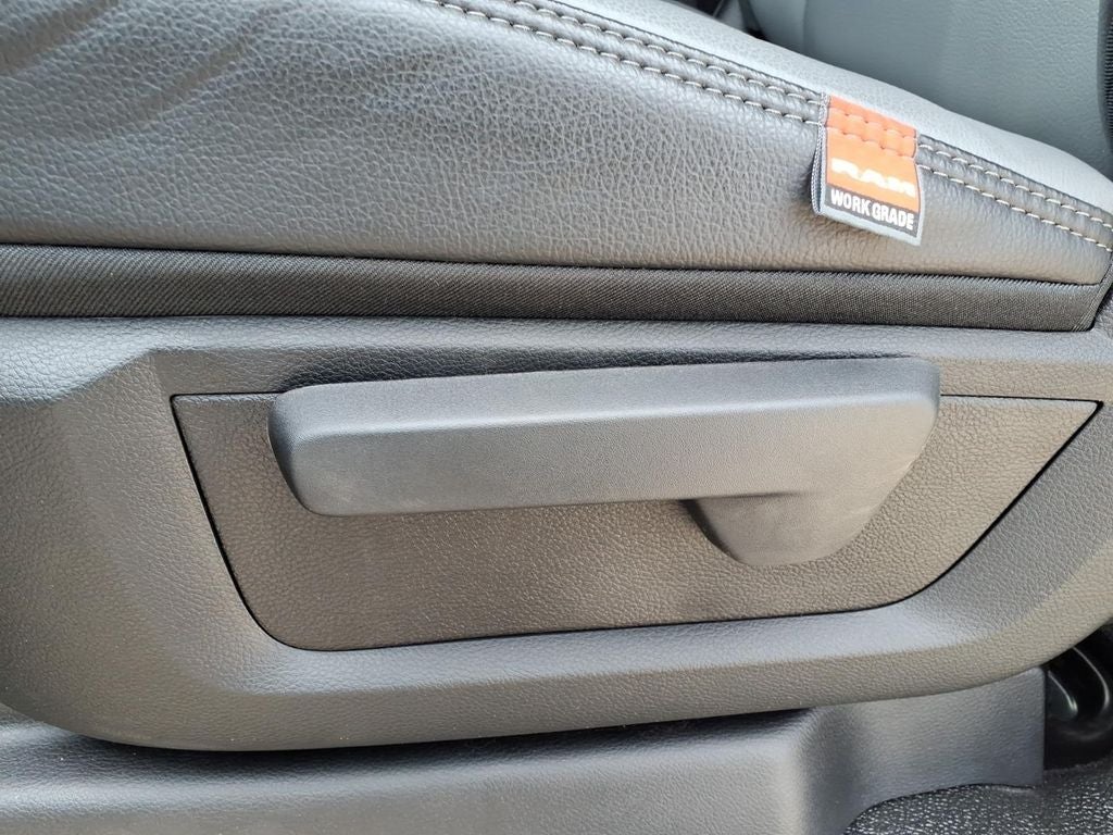 2026 RAM Ram 5500 Chassis Cab RAM 5500 TRADESMAN CHASSIS REGULAR CAB 4X4 84' CA