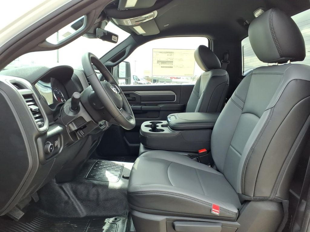 2026 RAM Ram 5500 Chassis Cab RAM 5500 TRADESMAN CHASSIS REGULAR CAB 4X4 84' CA