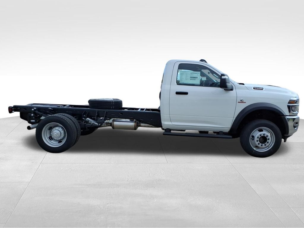 2026 RAM 5500 Chassis RAM 5500 TRADESMAN CHASSIS REGULAR CAB 4X4 84' CA