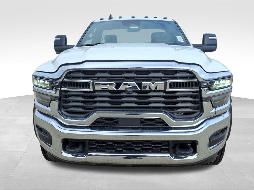 2026 RAM 5500 Chassis RAM 5500 TRADESMAN CHASSIS REGULAR CAB 4X4 84' CA