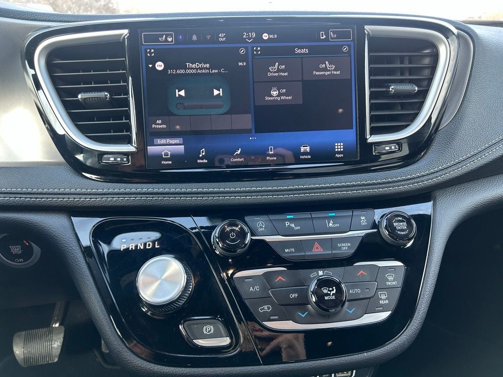 2025 Chrysler Pacifica Select