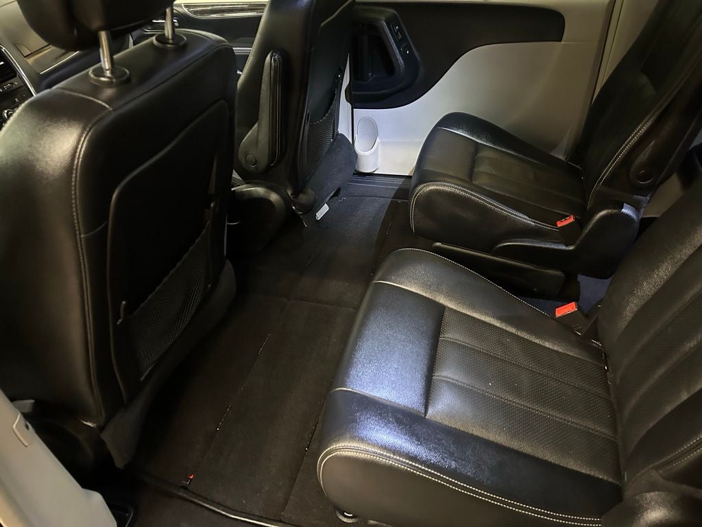 2016 Chrysler Town & Country Touring-L