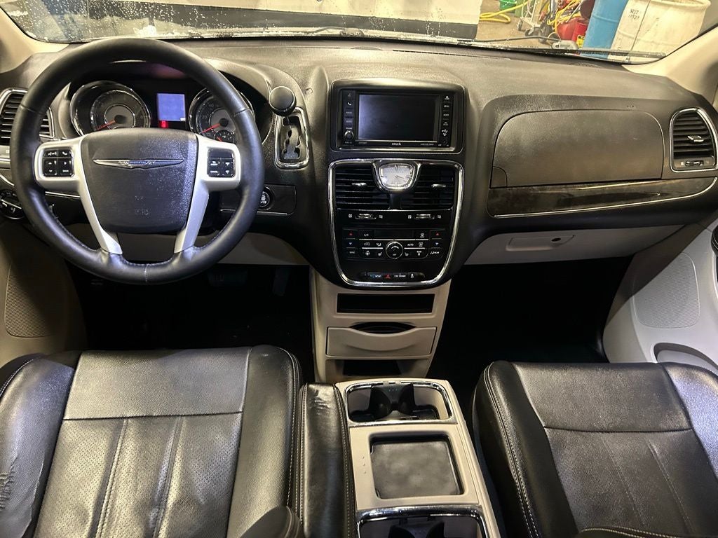 2016 Chrysler Town & Country Touring-L
