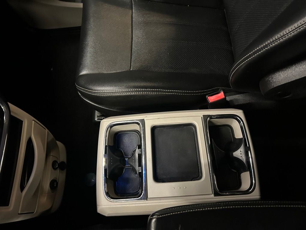 2016 Chrysler Town & Country Touring-L