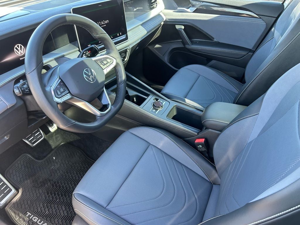 2025 Volkswagen Tiguan 2.0T SE R-Line Black